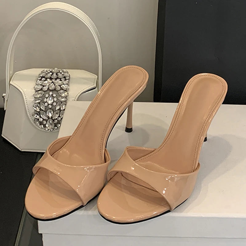 Rödbruna sandaler med klack