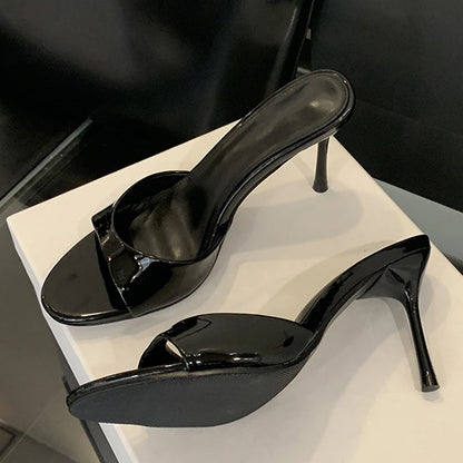 Rödbruna sandaler med klack